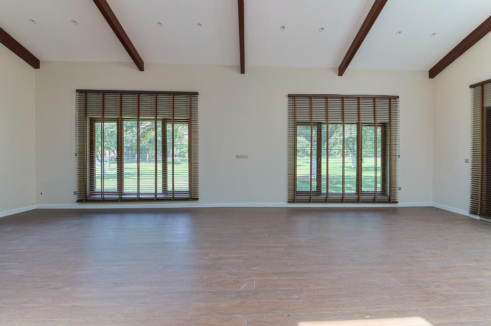 Sapanca Kırkpınar 6+1 425 net Site İçerisinde Lüks Villa