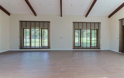 Sapanca Kırkpınar 6+1 425 net Site İçerisinde Lüks Villa