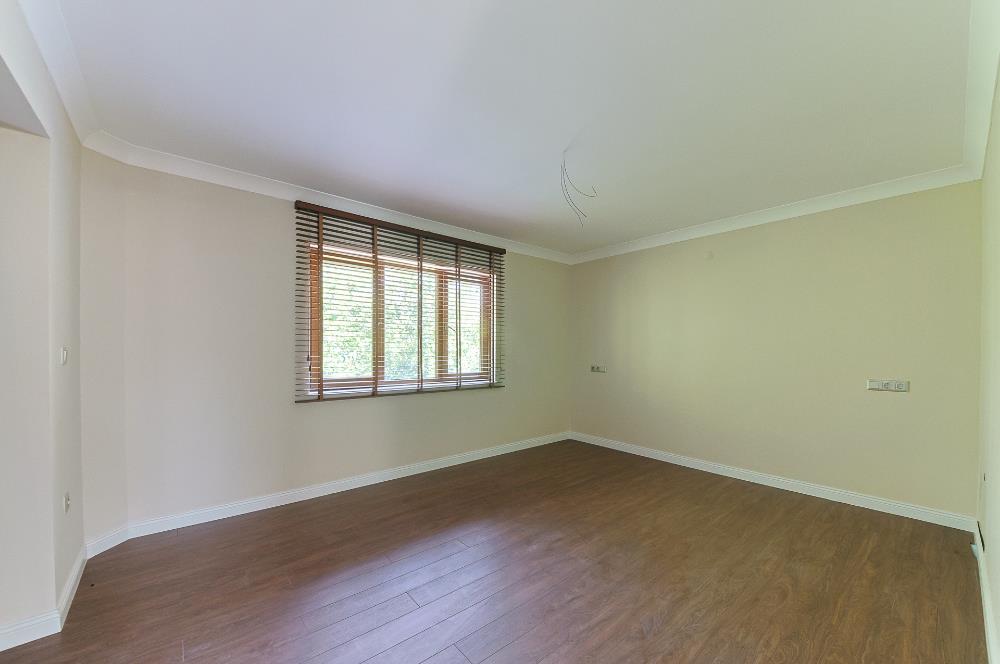 Sapanca Kırkpınar 6+1 425 net Site İçerisinde Lüks Villa