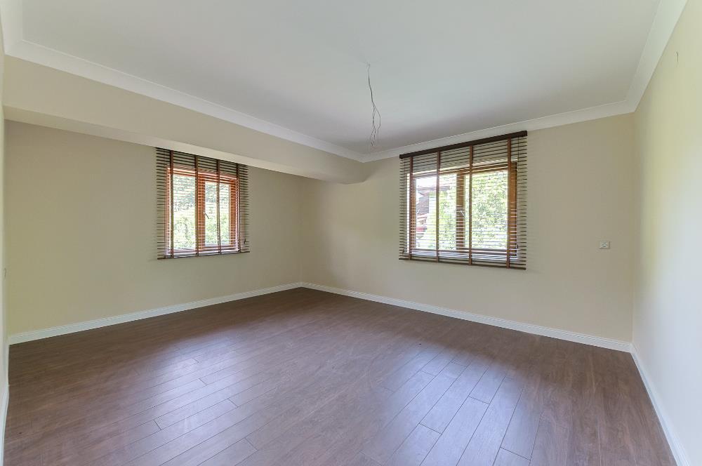 Sapanca Kırkpınar 6+1 425 net Site İçerisinde Lüks Villa