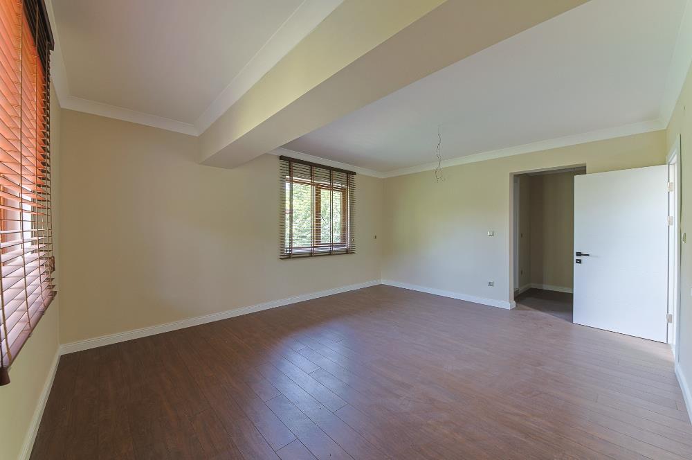 Sapanca Kırkpınar 6+1 425 net Site İçerisinde Lüks Villa