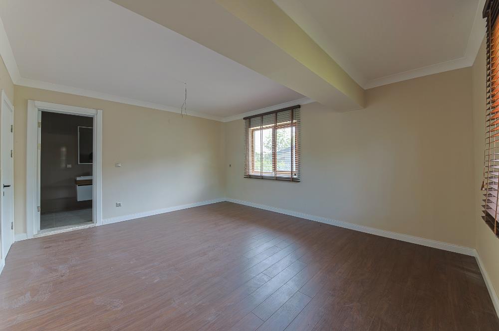 Sapanca Kırkpınar 6+1 425 net Site İçerisinde Lüks Villa