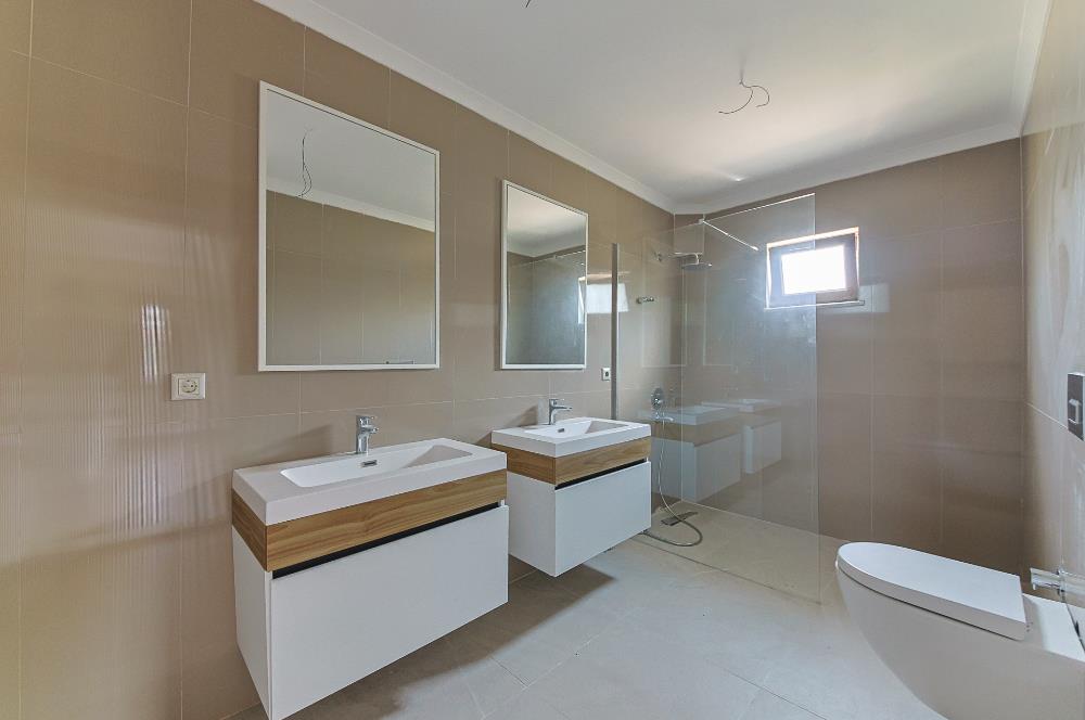 Sapanca Kırkpınar 6+1 425 net Site İçerisinde Lüks Villa