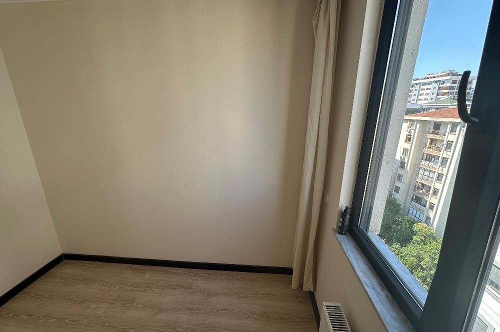 https://www.sahibinden.com/ilan/emlak-konut-satilik-goztepe-minibus-caddesi-ne-1-dk-yeni-bos-3-plus1-1327963270/detay