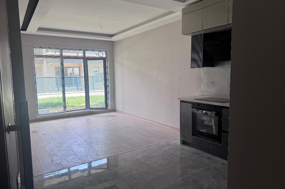 Eymir Mah. Paradise Sitesi Geniş Bahçeli Köşe Daire 1+1 Kiralık