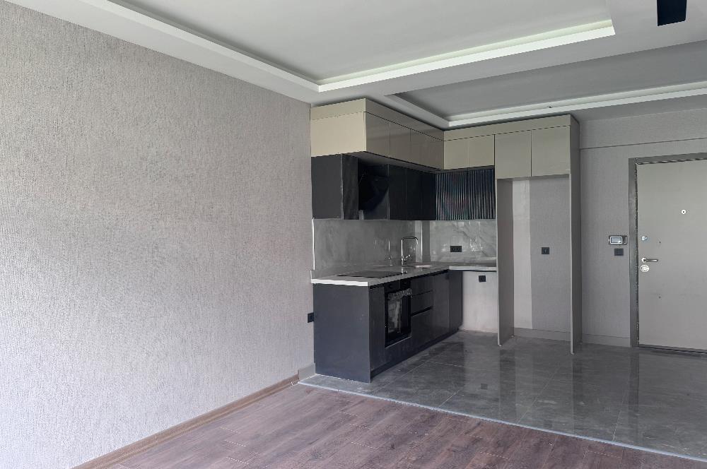 Eymir Mah. Paradise Sitesi Geniş Bahçeli Köşe Daire 1+1 Kiralık