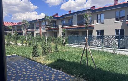 Eymir Mah. Paradise Sitesi Geniş Bahçeli Köşe Daire 1+1 Kiralık