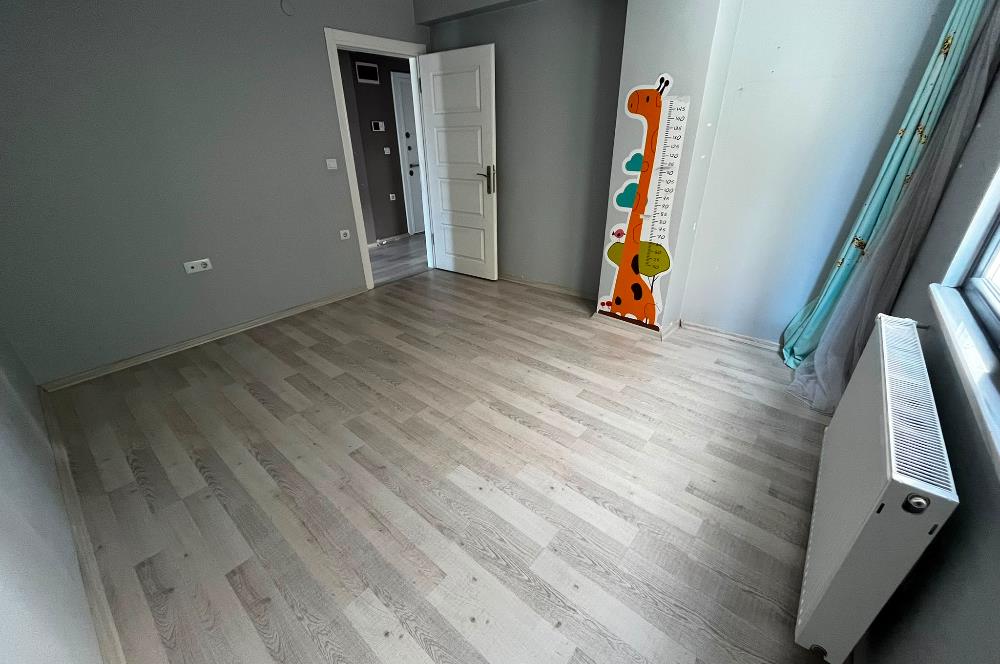 EYÜP GÜZELTEPE MAHALLESİ EBEVEYN BANYOLU BOŞ 3+1 KİRALIK DAİRE