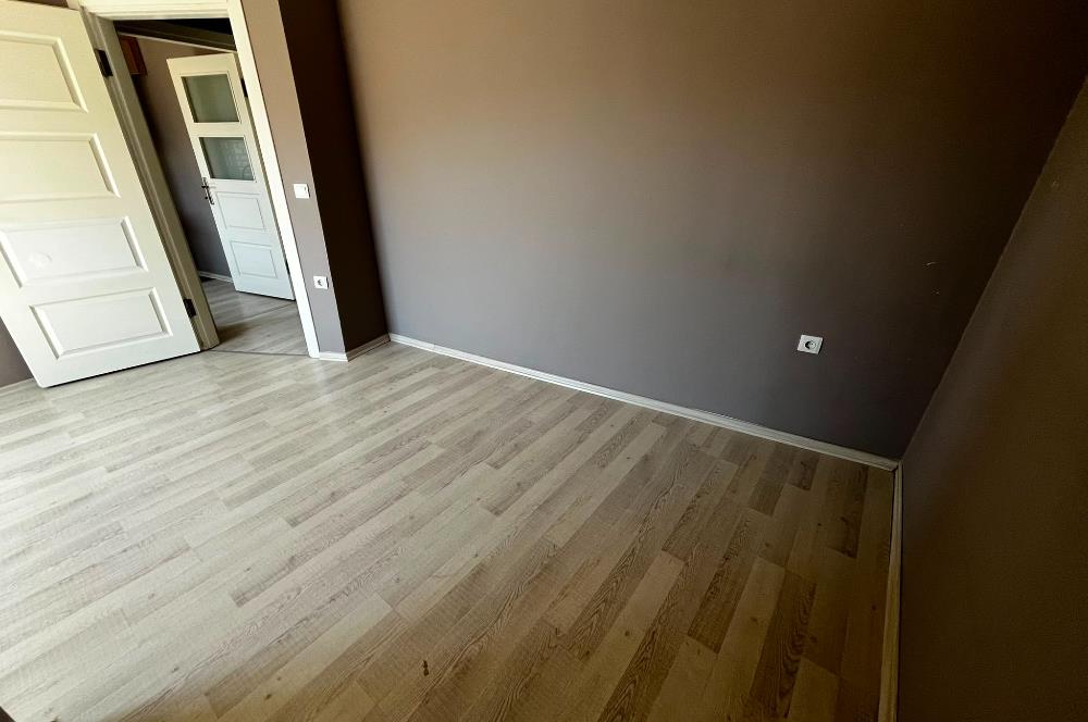 EYÜP GÜZELTEPE MAHALLESİ EBEVEYN BANYOLU BOŞ 3+1 KİRALIK DAİRE