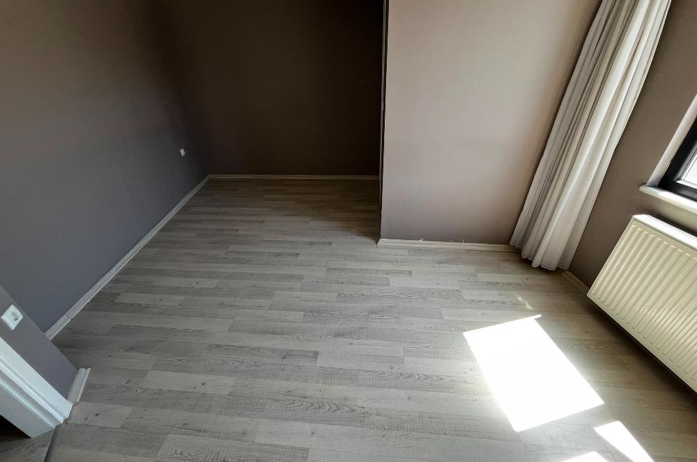 EYÜP GÜZELTEPE MAHALLESİ EBEVEYN BANYOLU BOŞ 3+1 KİRALIK DAİRE