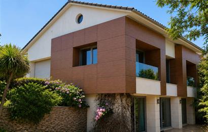 Rumelifeneri'nde Prestijli Sitede 5+2 Tripleks Villa