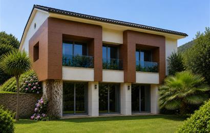 Rumelifeneri'nde Prestijli Sitede 5+2 Tripleks Villa