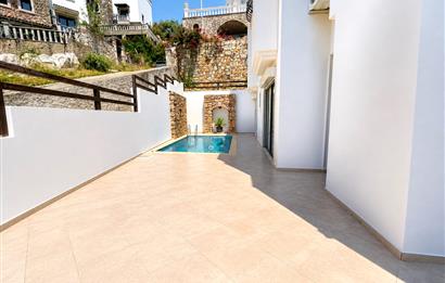 Bodrum Kumbahçe'de Özel Havuzlu Otoparklı Şömineli 2+1 Satılık Daire