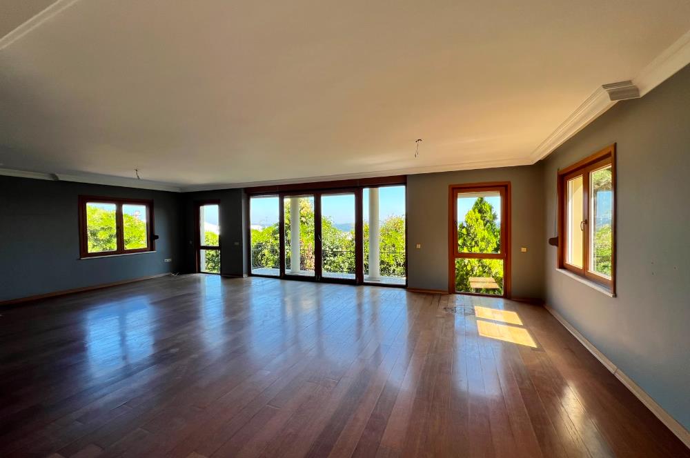 Boğaz Manzaralı Müstakil Havuzlu 6+2 Satılık Villa