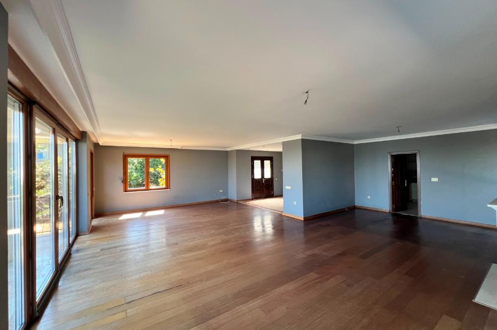 Boğaz Manzaralı Müstakil Havuzlu 6+2 Satılık Villa