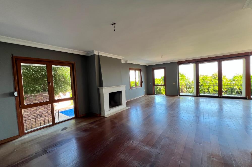 Boğaz Manzaralı Müstakil Havuzlu 6+2 Satılık Villa