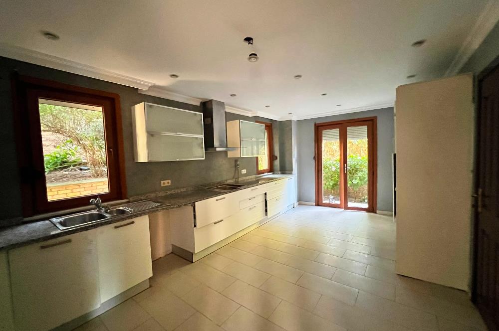 Boğaz Manzaralı Müstakil Havuzlu 6+2 Satılık Villa