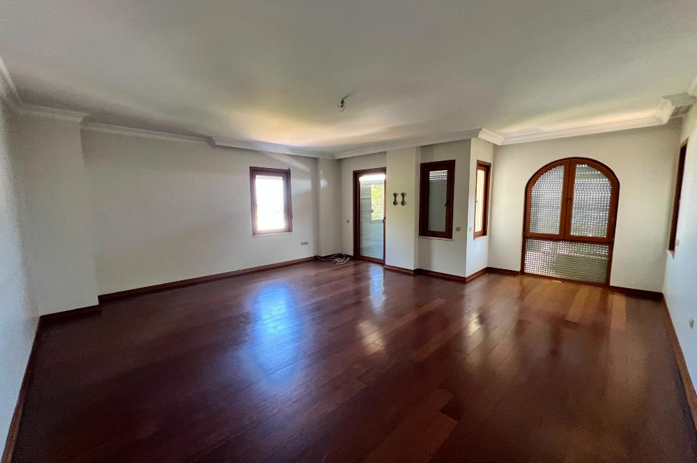 Boğaz Manzaralı Müstakil Havuzlu 6+2 Satılık Villa