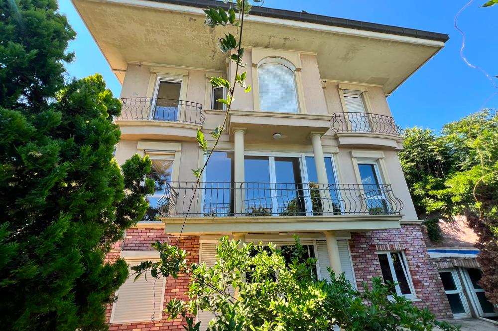 Boğaz Manzaralı Müstakil Havuzlu 6+2 Satılık Villa