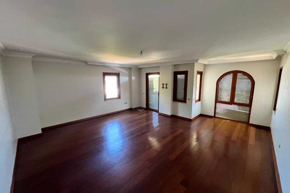 Boğaz Manzaralı Müstakil Havuzlu 6+2 Satılık Villa