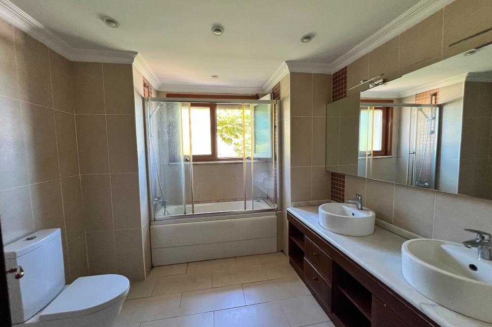 Boğaz Manzaralı Müstakil Havuzlu 6+2 Satılık Villa