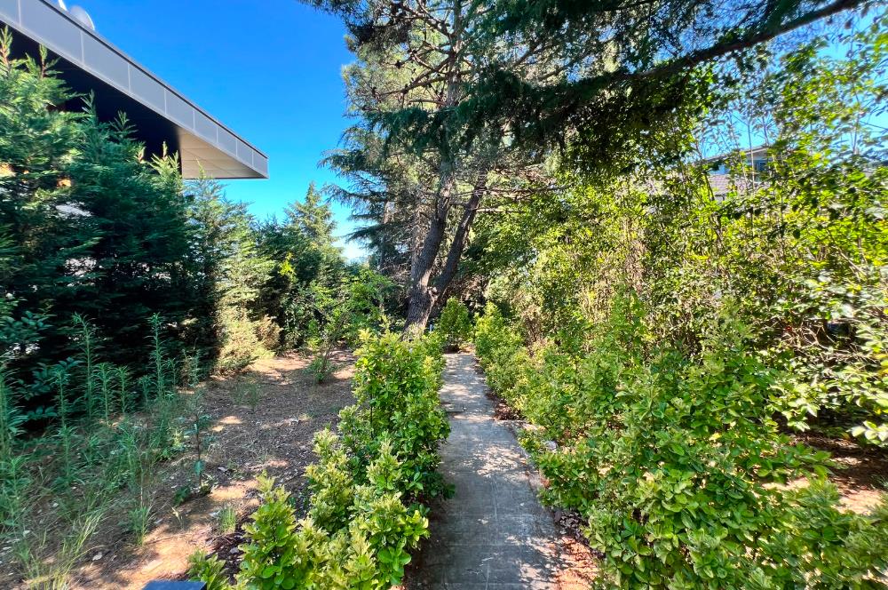Boğaz Manzaralı Müstakil Havuzlu 6+2 Satılık Villa