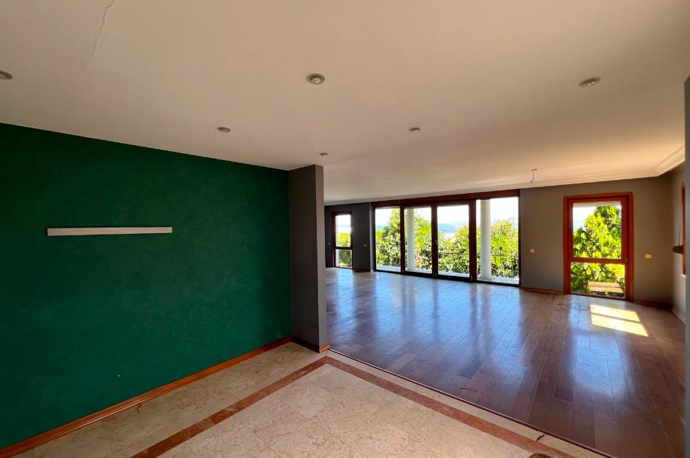 Boğaz Manzaralı Müstakil Havuzlu 6+2 Satılık Villa