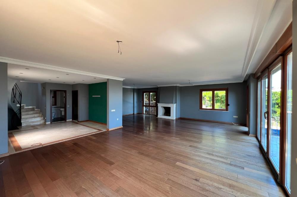 Boğaz Manzaralı Müstakil Havuzlu 6+2 Satılık Villa
