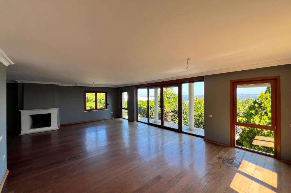 Boğaz Manzaralı Müstakil Havuzlu 6+2 Satılık Villa