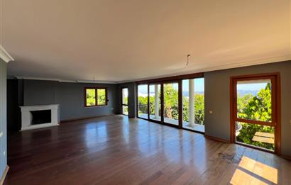 Boğaz Manzaralı Müstakil Havuzlu 6+2 Satılık Villa