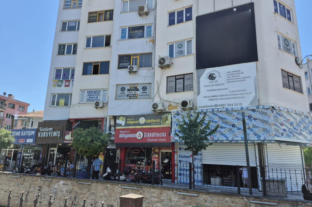 C21 Cius; Gemlik Batum İş Merkezi'nde Meydana Cepheli 24 m² Kiralık Ofis