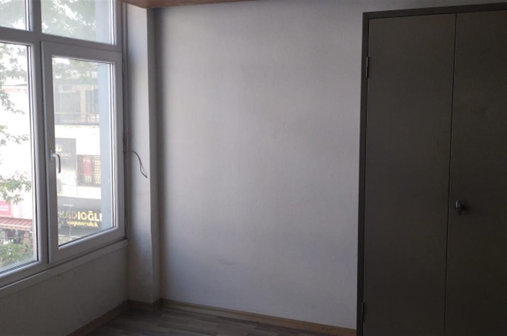 Kartal Ankara Caddesinde Kiralık 40 m2 Ofis