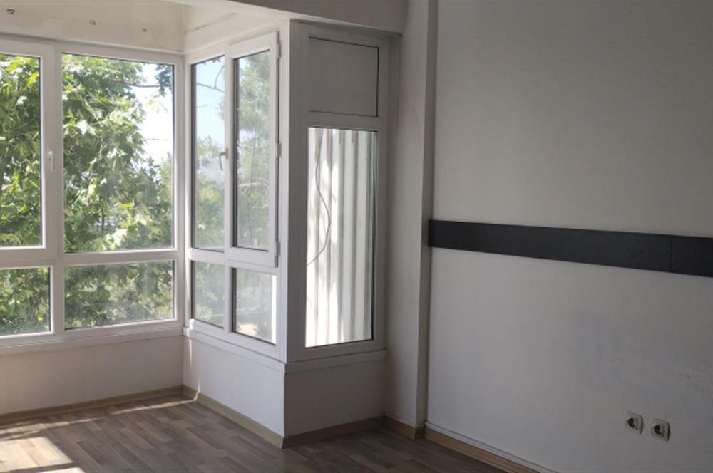 Kartal Ankara Caddesinde Kiralık 40 m2 Ofis