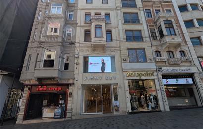 İSTİKLAL CADDESİ'NDE TARİHİN KALBİNDE SATILIK BİNA