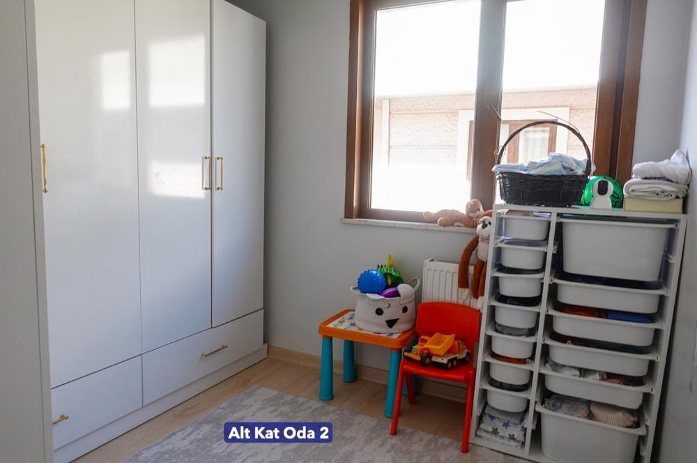 Sancaktepe'de Satılık 5+2 Üst Dubleks 2 Ayrı Daire Gibi Kullanım