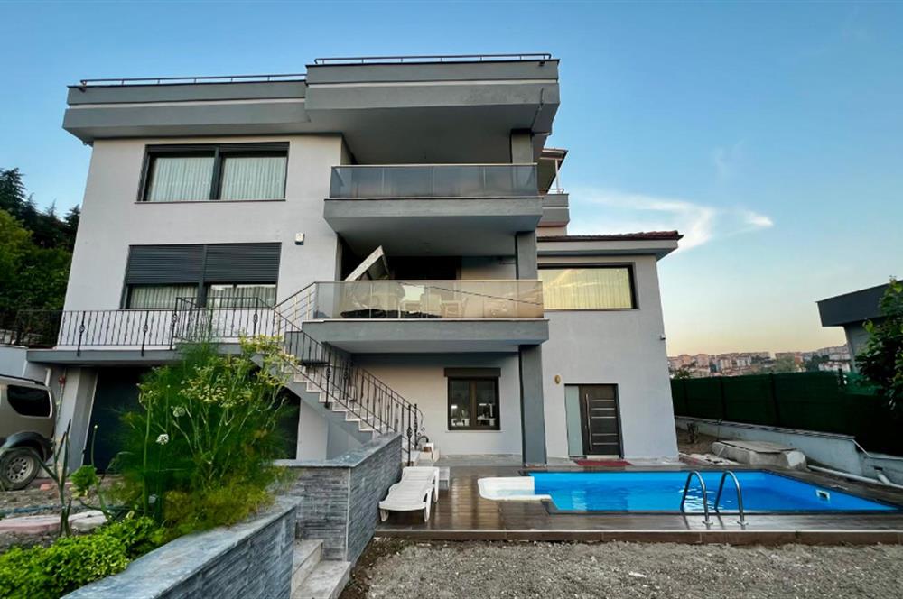 642 m2 ARSA İÇİNDE ÖZEL HAVUZLU TERASLI 6+1 SATILIK LÜKS VİLLA