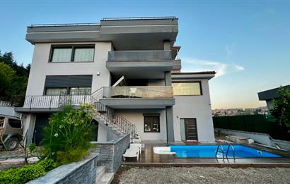 642 m2 ARSA İÇİNDE ÖZEL HAVUZLU TERASLI 6+1 SATILIK LÜKS VİLLA