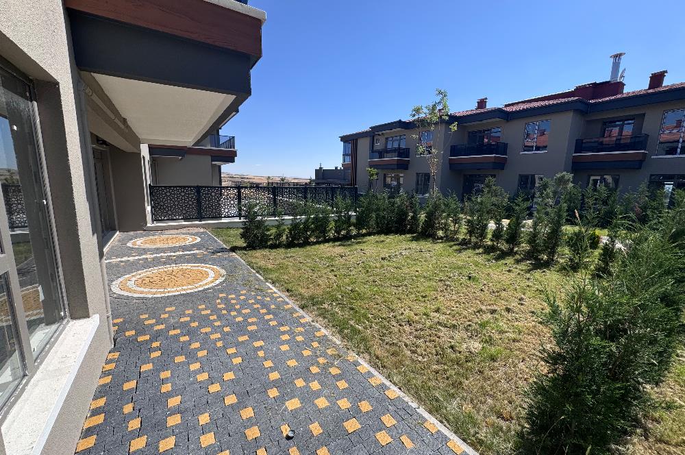 Eymir Mahallesi Paradise Sitesi Geniş Bahçeli 1+1 Kiralık Daire