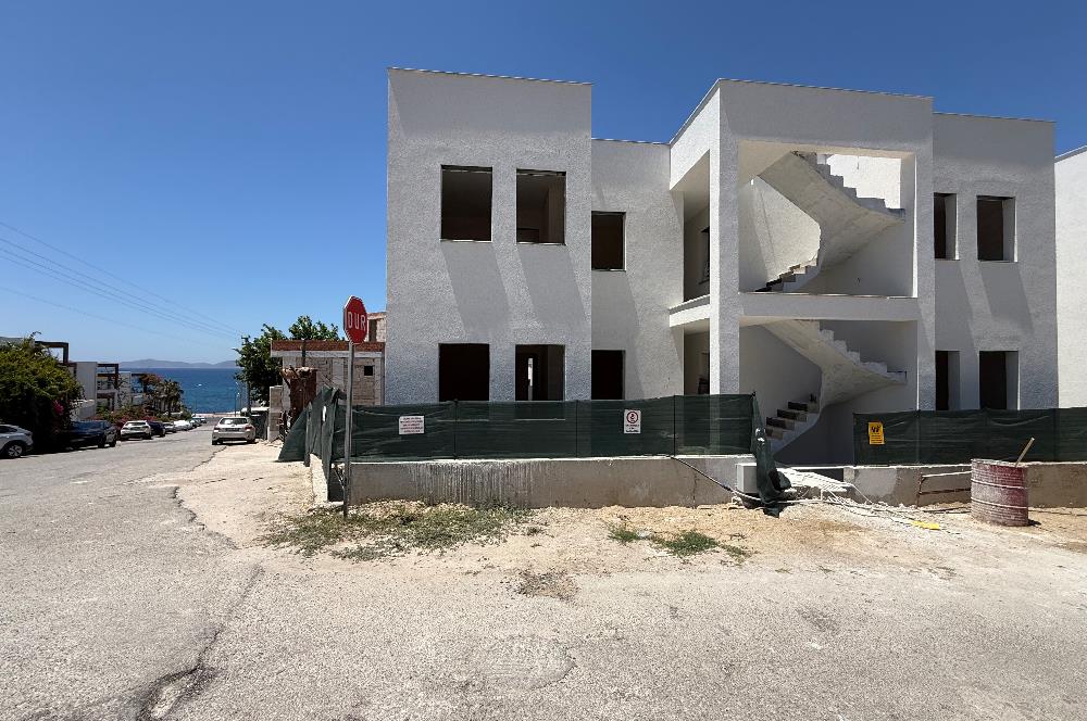 Bodrum Turgutreis Yalı Mevkii Satılık Denize Sıfır Havuzlu Site İçinde Yeni Daire ve Dubleksler