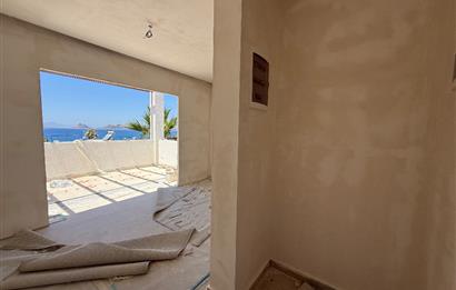 Bodrum Turgutreis Yalı Mevkii Satılık Denize Sıfır Havuzlu Site İçinde Yeni Daire ve Dubleksler