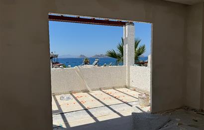 Bodrum Turgutreis Yalı Mevkii Satılık Denize Sıfır Havuzlu Site İçinde Yeni Daire ve Dubleksler
