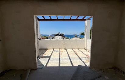 Bodrum Turgutreis Yalı Mevkii Satılık Denize Sıfır Havuzlu Site İçinde Yeni Daire ve Dubleksler