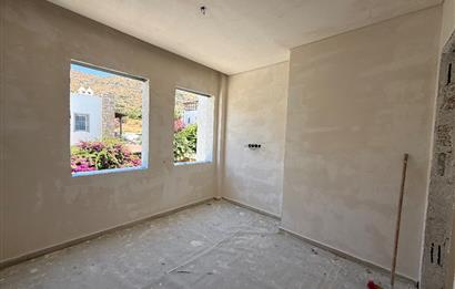 Bodrum Turgutreis Yalı Mevkii Satılık Denize Sıfır Havuzlu Site İçinde Yeni Daire ve Dubleksler