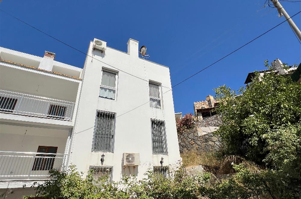 Kumbahçe Manastır Evleri'nde Deniz Manzaralı 3+1 Tripleks