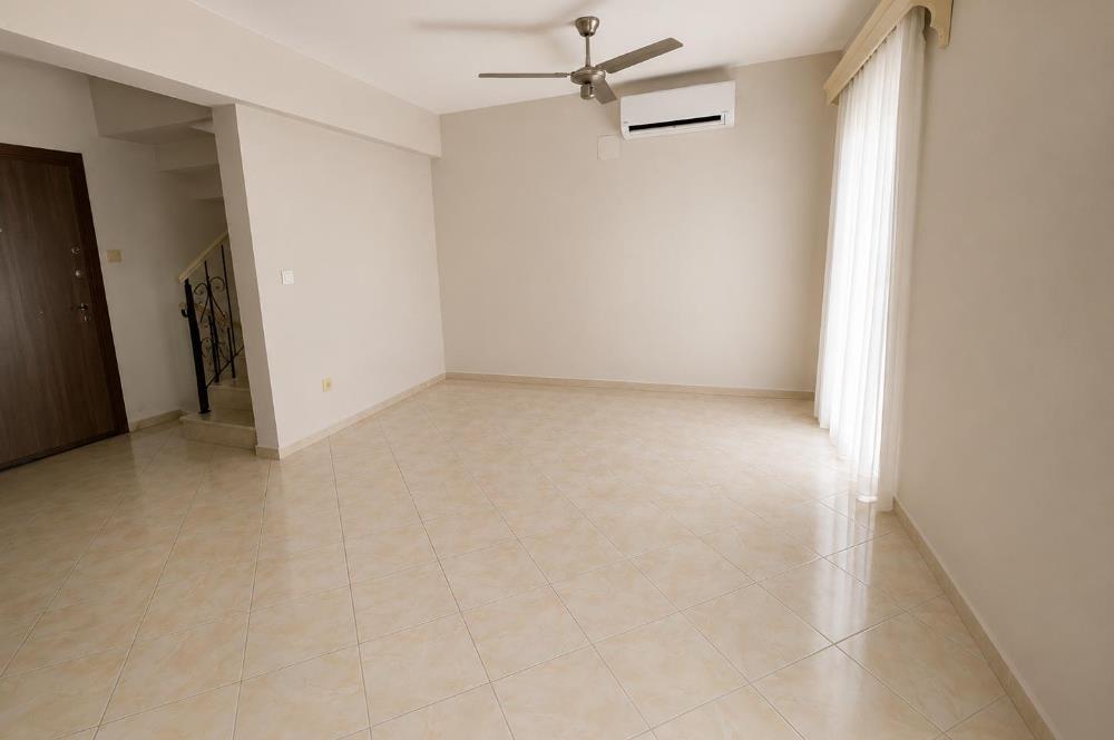 Kumbahçe Manastır Evleri'nde Deniz Manzaralı 3+1 Tripleks
