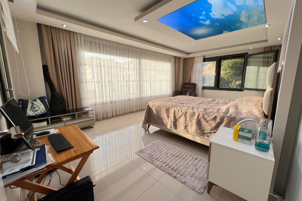 642 m2 ARSA İÇİNDE ÖZEL HAVUZLU TERASLI 6+1 SATILIK LÜKS VİLLA