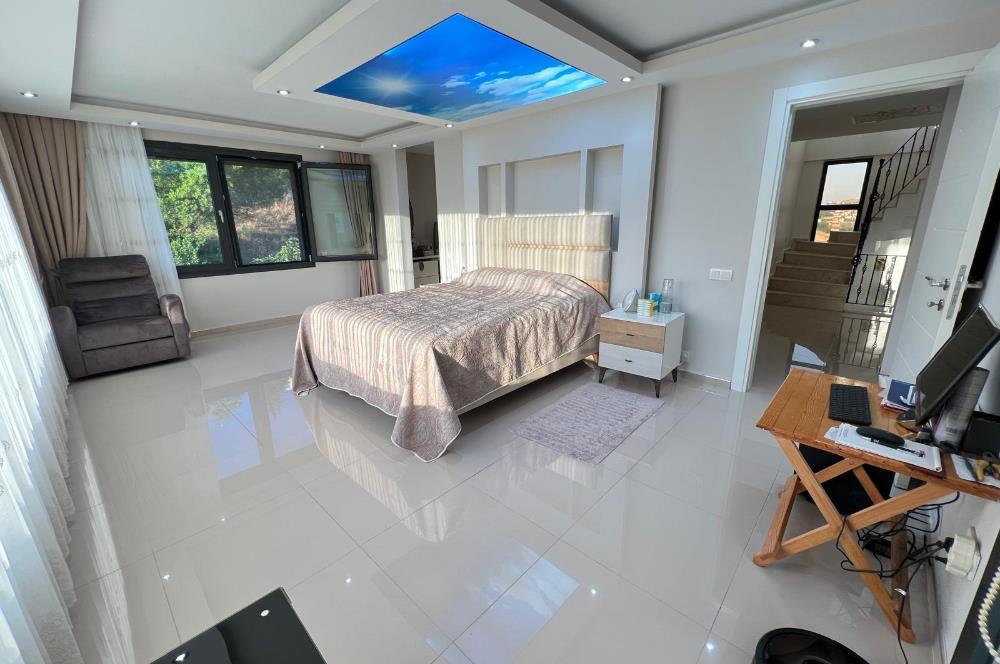 642 m2 ARSA İÇİNDE ÖZEL HAVUZLU TERASLI 6+1 SATILIK LÜKS VİLLA
