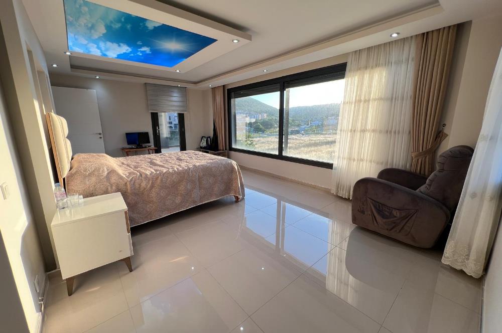 642 m2 ARSA İÇİNDE ÖZEL HAVUZLU TERASLI 6+1 SATILIK LÜKS VİLLA