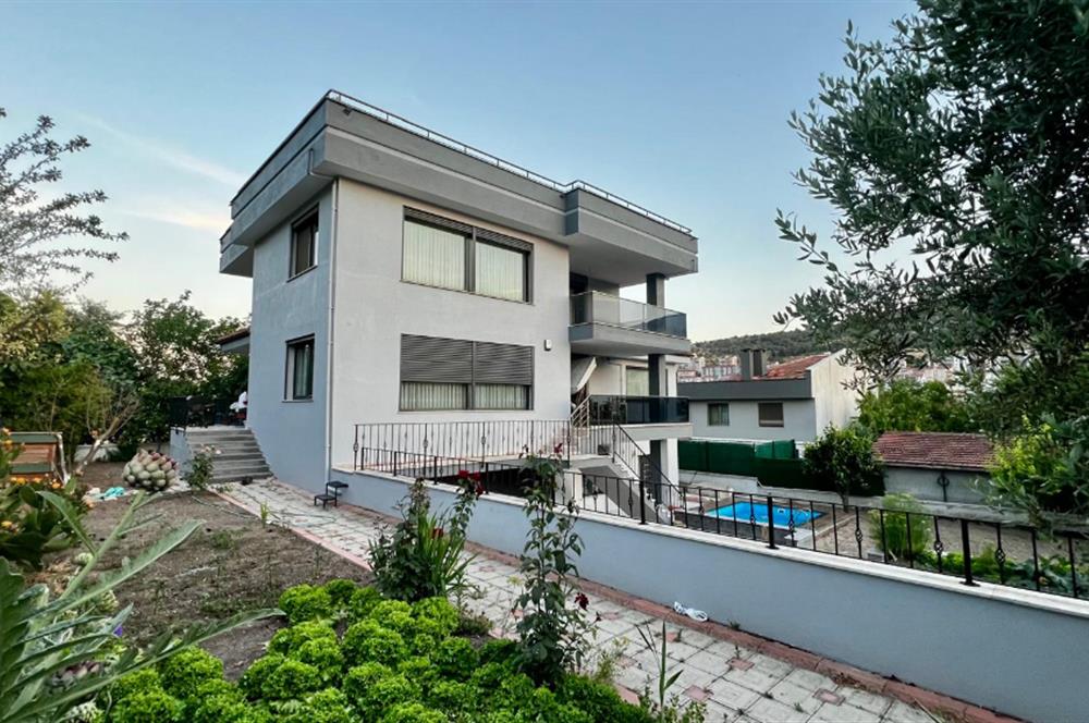 642 m2 ARSA İÇİNDE ÖZEL HAVUZLU TERASLI 6+1 SATILIK LÜKS VİLLA