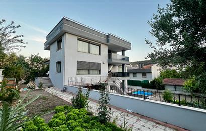 642 m2 ARSA İÇİNDE ÖZEL HAVUZLU TERASLI 6+1 SATILIK LÜKS VİLLA